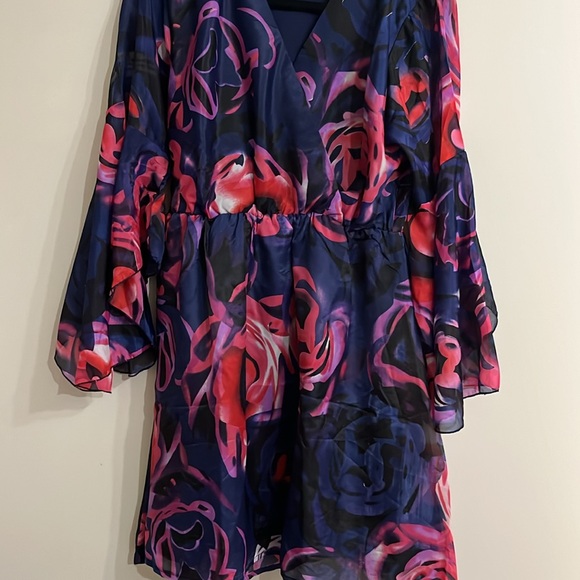 Elegant and sensuous Midi dress - Picture 6 of 10